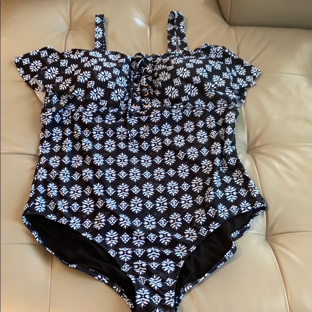 Raisins Curve Plus Size Cubana Bandeau One-Piece - Picture 2 of 8